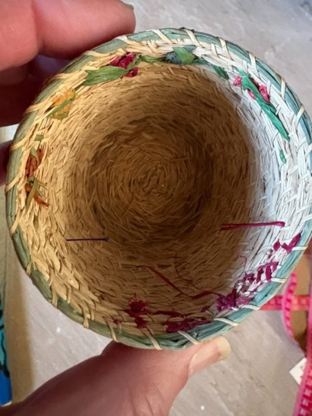 Charming Vintage 1950s or 60s Handmade Bermuda Souvenir Wee Basket Floral Motif